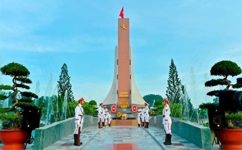 The Prime Minister awarded the "Fatherland's Gratitude" Certificate to 12 martyrs of Military Region 7. Illustration photo: binhthuan.dcs.vn