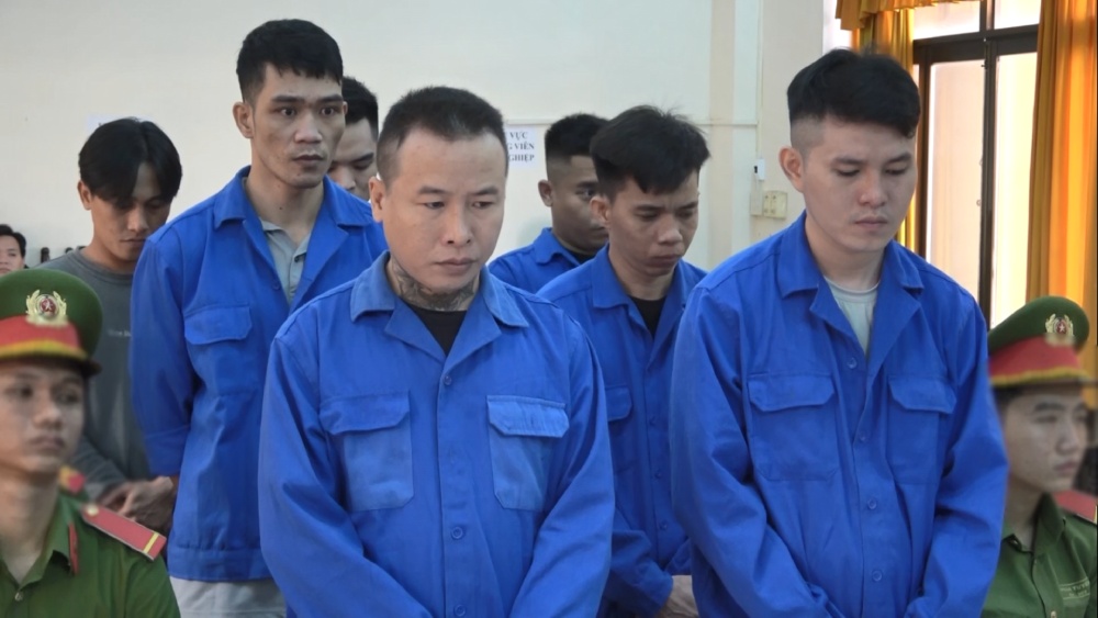 This group brought guns to the cockfighting arena in Ben Tram hamlet, Cua Duong commune, Phu Quoc city to cause trouble. Photo: Van Vu