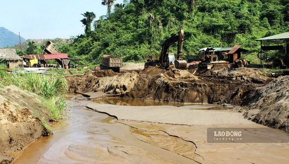 The manganese mine of MIMECO Tuyen Quang Minerals and Mechanical Joint Stock Company has expired after 11 years of exploitation but has not been closed or restored, leaving many consequences for the people. Photo: Viet Bac.