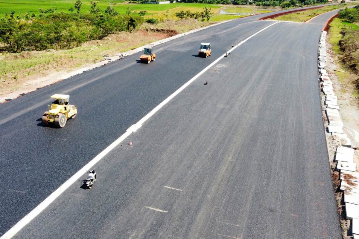 The Bien Hoa - Vung Tau Expressway Component 3 Project (Phase 1) is one of the key public investment projects that is being urgently constructed. Photo: Thanh An