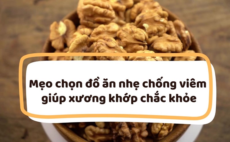 Walnuts are an anti-inflammatory snack that helps keep bones and joints healthy. Graphics: Thanh Thanh