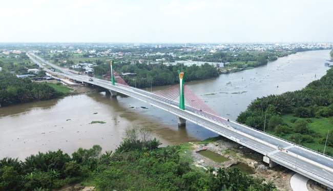 Du an duong Vanh dai TP Tan An la truc giao thong tao hanh lang quan trong de phat trien kinh te, nang cao hoat dong thuong mai - dich vu. Anh: CTTDT Long An