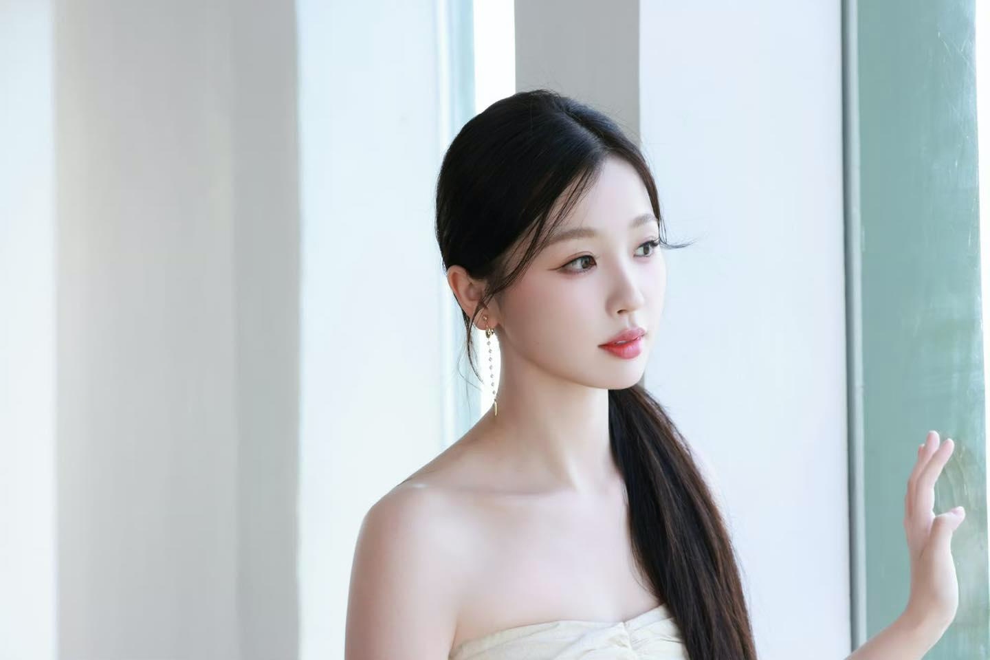 Ngu Thu Han suspected of being treated unfairly on set. Photo: Weibo