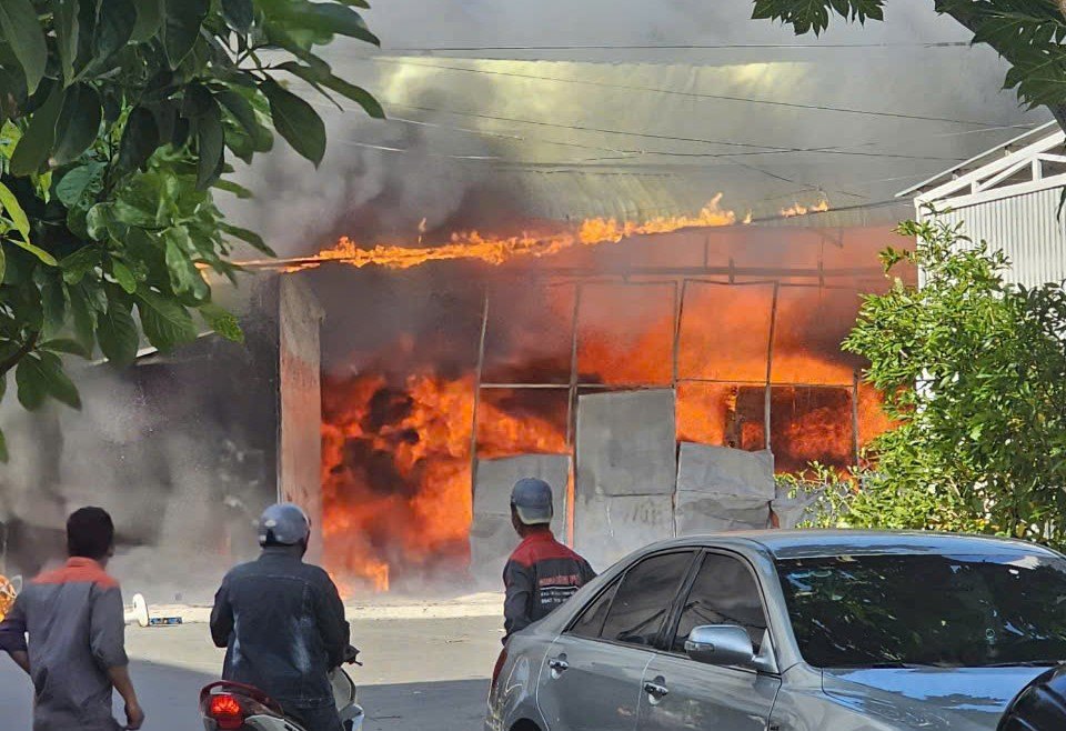 Scene of the car garage fire. Photo: Xuan Nhi