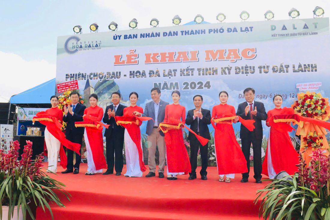 Khai mac “Phien cho Rau, Hoa Da Lat ket tinh ky dieu tu dat lanh” nam 2024. Anh: Dinh Quang