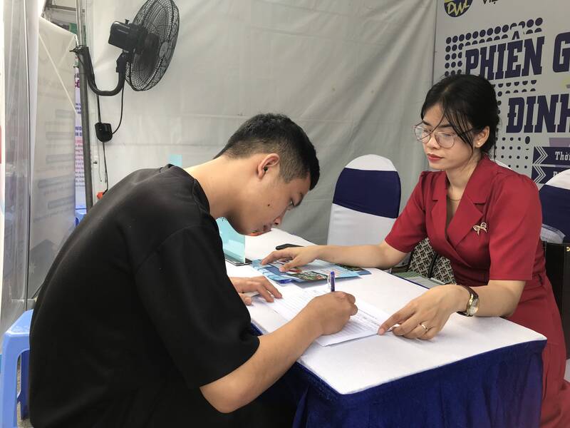 Since the beginning of the year, Da Nang City has organized 41 job fairs. Photo: Nguyen Linh