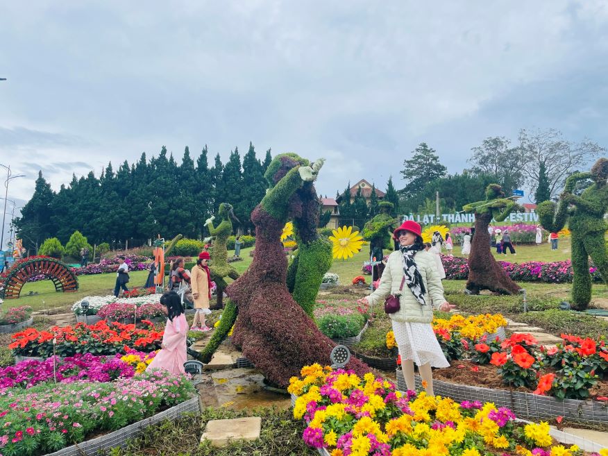 Festival hoa Đà Lạt diễn ra từ ngày 5.12 đến 31.12, thu hút hàng nghìn du khách đến tham quan. Ảnh: Đình Quang