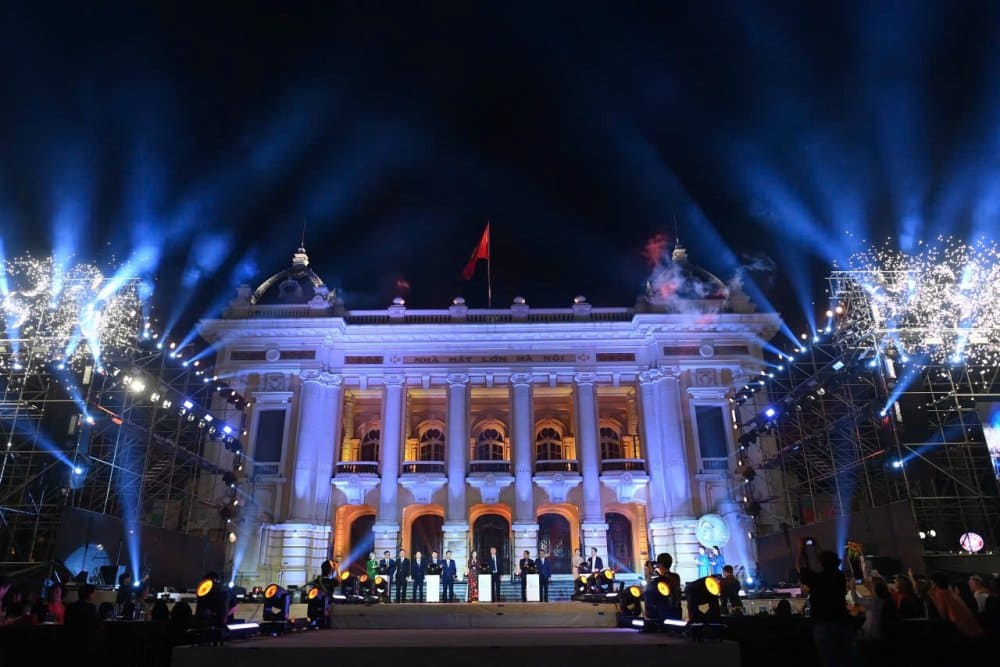 The cultural industry has made a breakthrough with a series of large-scale shows, including the concerts Anh trai say hi and Call Me by Fire. Photo: Organizer