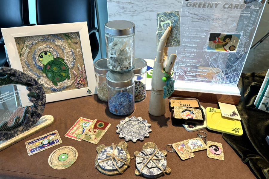 Products displayed at the award ceremony of the contest "Green solutions towards a circular economy and sustainable development". Photo: Tran Thi