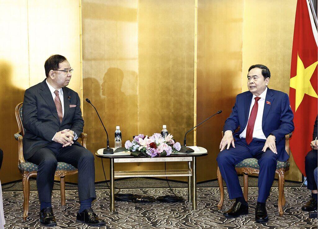 The National Assembly Chairman affirmed that the Communist Party of Vietnam consistently attaches importance to the traditional solidarity and friendship with the Communist Party of Japan. Photo: VNA