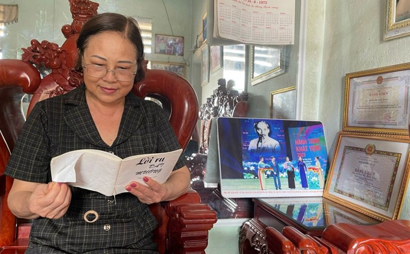 Mrs. Dinh Thi Kieu Dung.