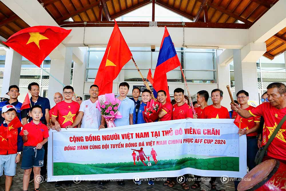 The Vietnamese team has arrived in Laos to prepare for the opening match of the AFF Cup 2024. Photo: VFF