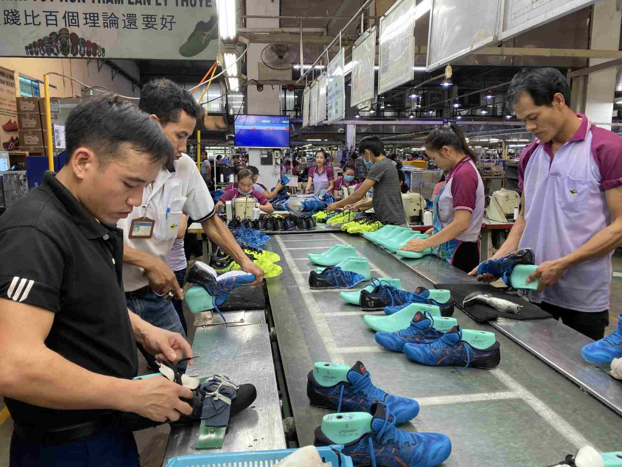 Promoting supply chain connectivity for textile, garment and footwear businesses should be one of the top priorities. Photo: Tran Minh