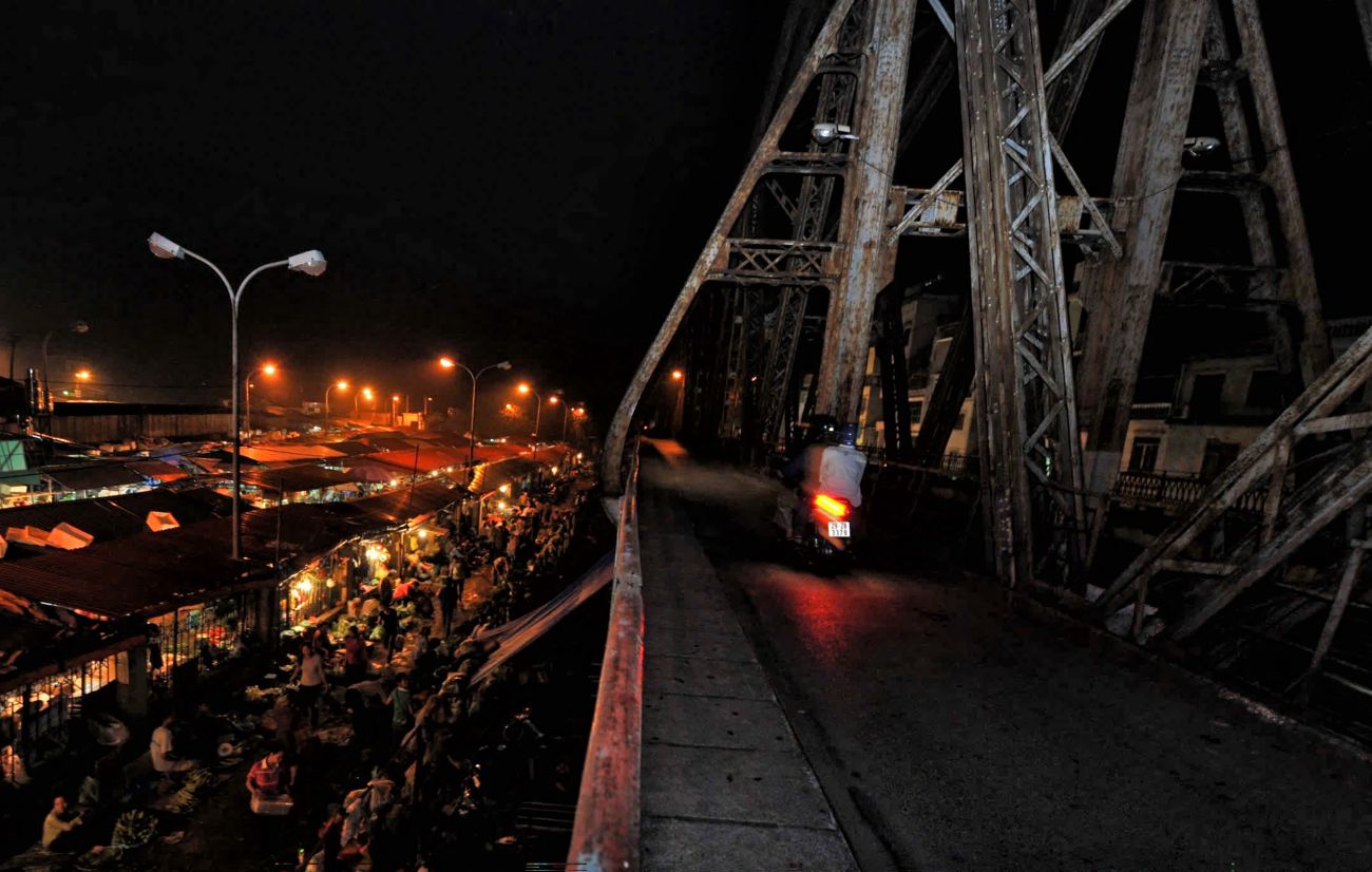 On Long Bien bridge, the legendary bridge.
