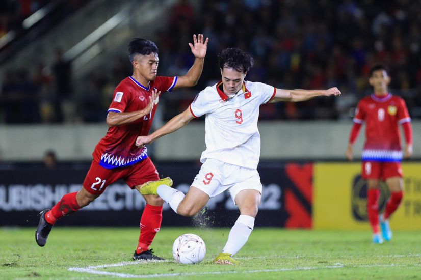 Vietnam team beat Laos 6-0 at AFF Cup 2022. Photo: Minh Dan
