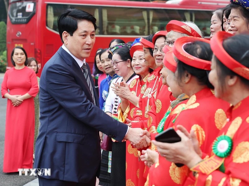 President Luong Cuong meets with outstanding elderly women nationwide. Photo: Lam Khanh/VNA