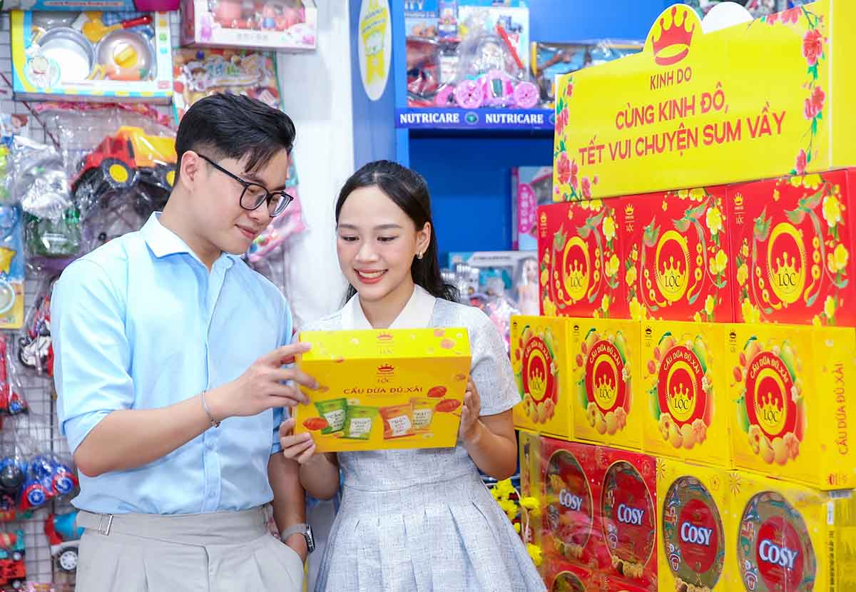 With eye-catching packaging and affordable prices, Kinh Do Loc Tet gift boxes are the most suitable choice for Tet gifts in 2025. Photo: Provided by DN