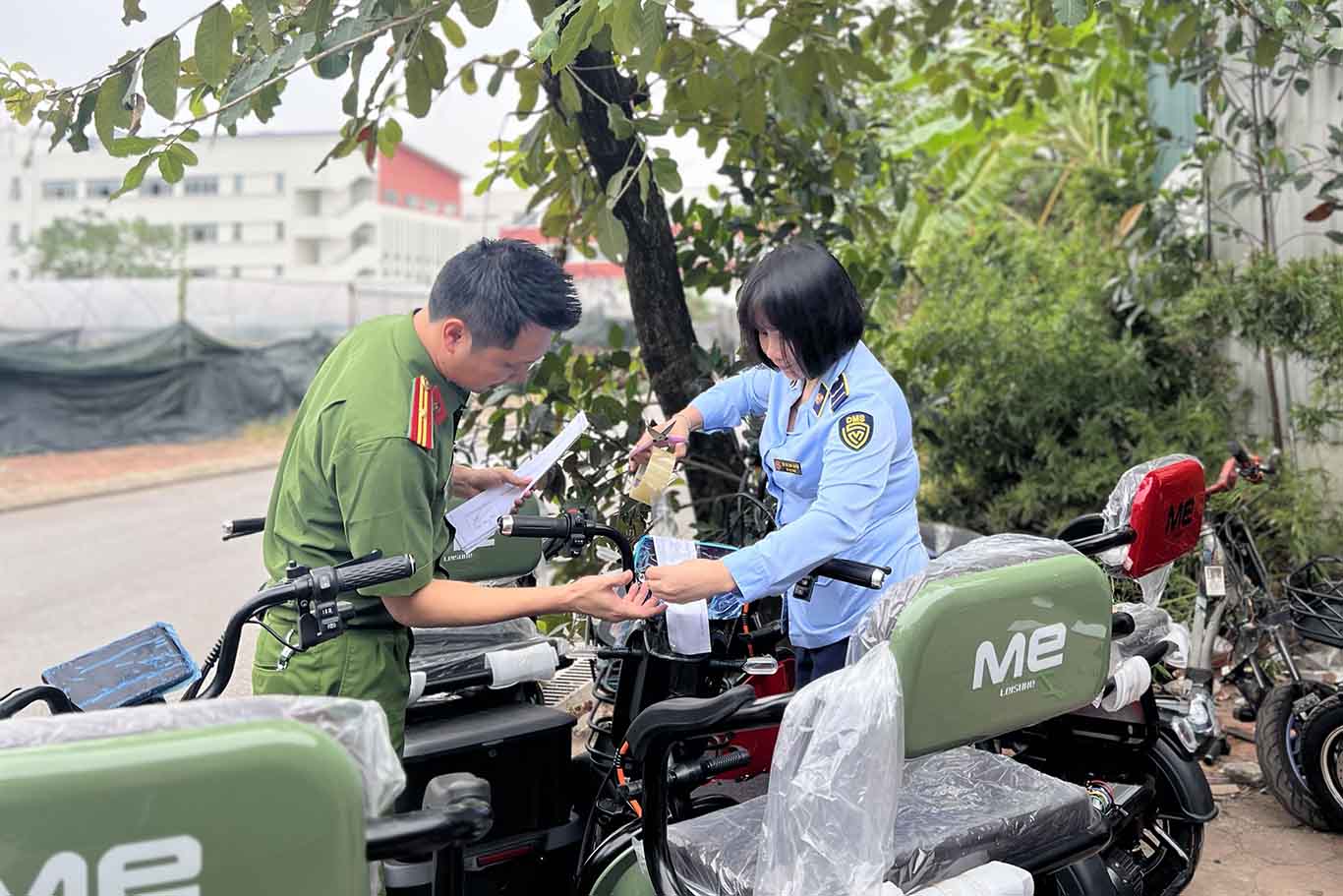 Authorities seized a series of electric vehicles banned from circulation in Hanoi. Photo: Quyen Luu