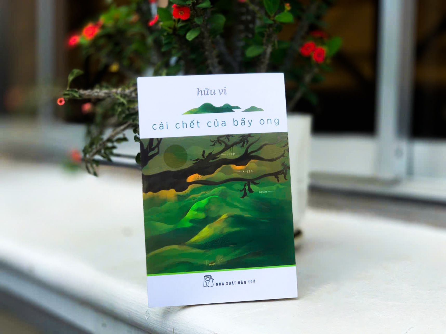 The book "Death of the Bees". Photo: Publisher