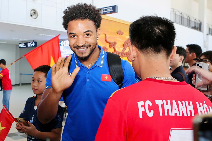 Nguyen Xuan Son was excited to be called up to the Vietnam national team. Photo: VFF