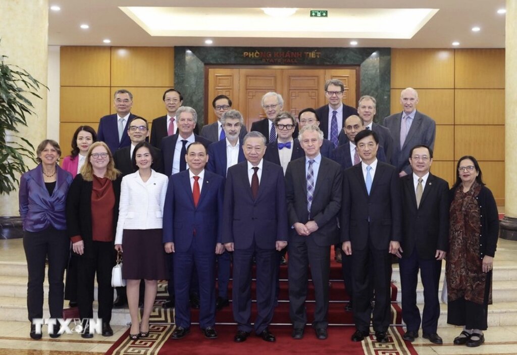 General Secretary To Lam and delegates. Photo: VNA