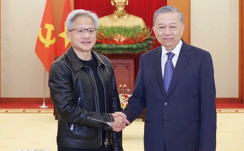 General Secretary To Lam receives NVIDIA Corporation Chairman Jensen Huang. Photo: VNA