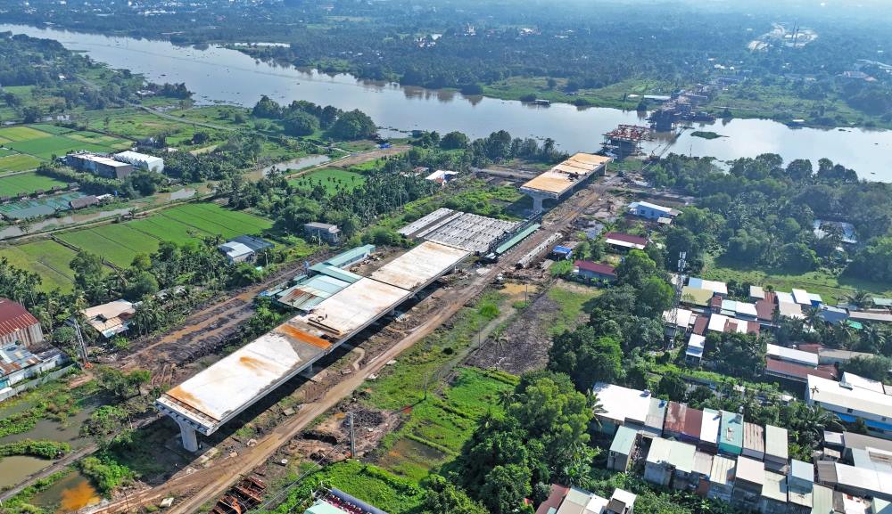 Construction of Ring Road 3 through Cu Chi district (HCMC). Photo: Anh Tu