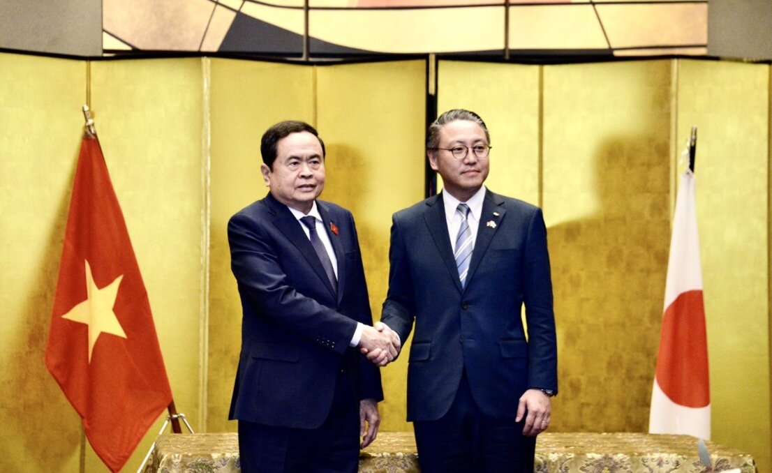 National Assembly Chairman Tran Thanh Man receives Governor of Nagasaki Oishi Kengo. Photo: VNA