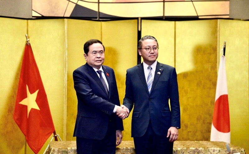 National Assembly Chairman Tran Thanh Man receives Governor of Nagasaki Oishi Kengo. Photo: VNA