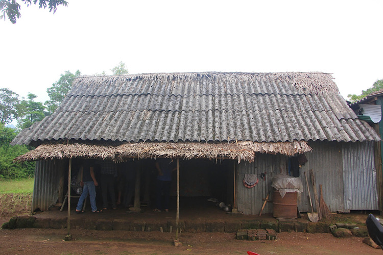 Quang Binh will strictly handle violations in the process of removing temporary and dilapidated houses. Photo: H. Nguyen