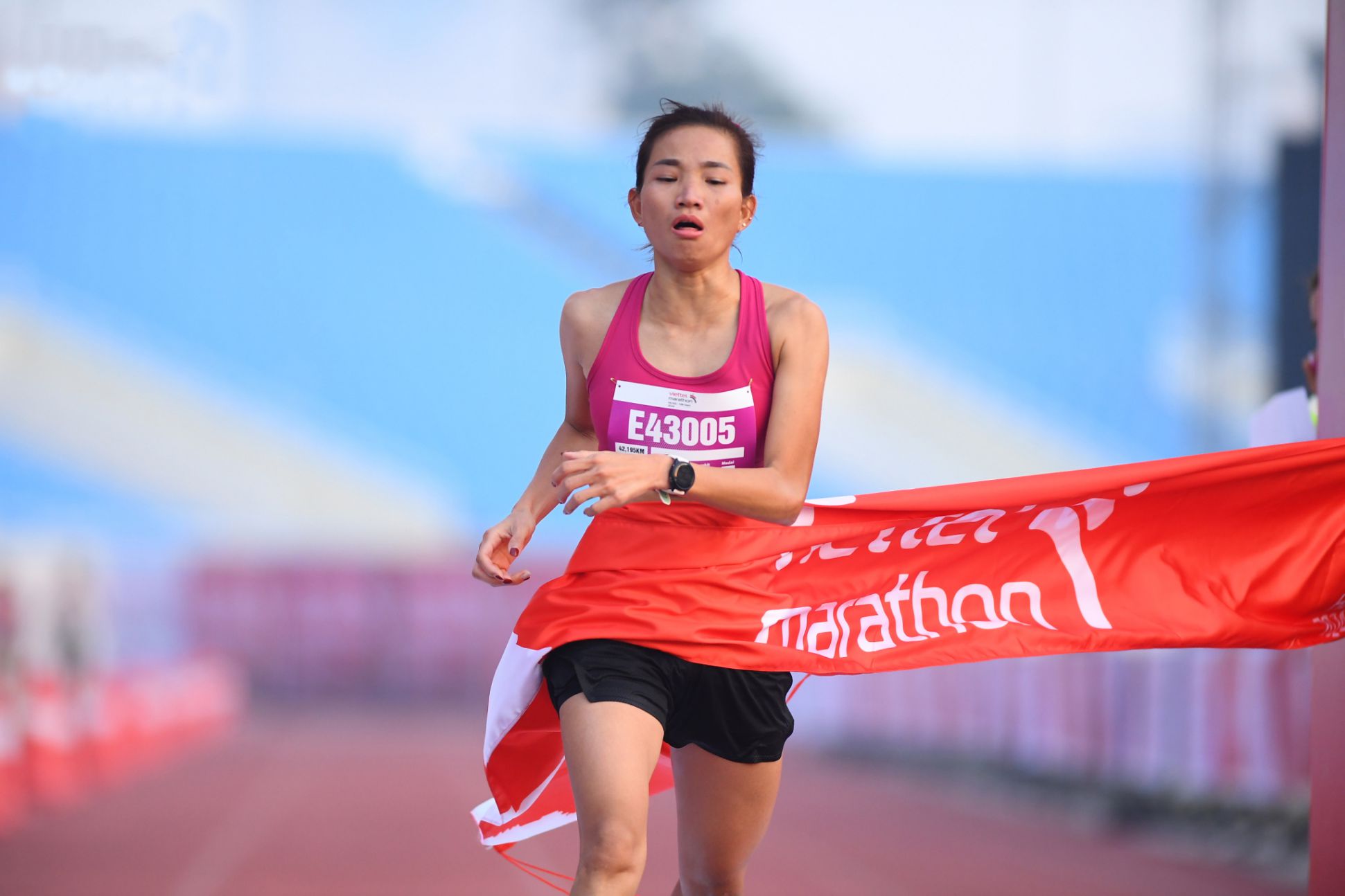 Nguyen Thi Oanh at Viettel Marathon Hanoi 2024. Photo: Organizing Committee