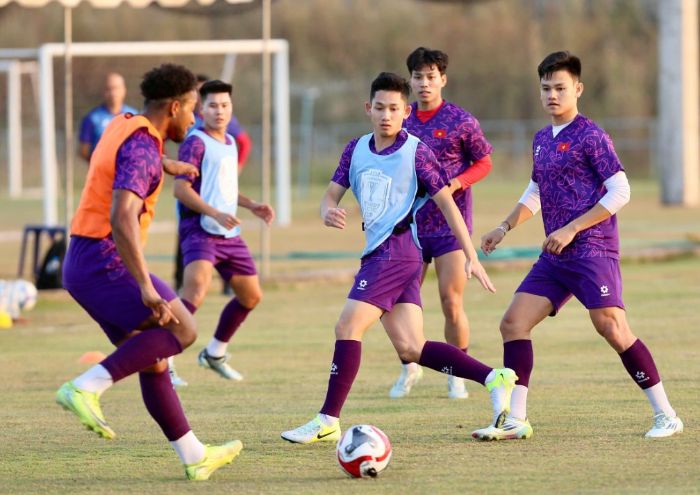 The Vietnamese team is actively training to prepare for the opening match of the AFF Cup 2024. Photo: Minh Dan