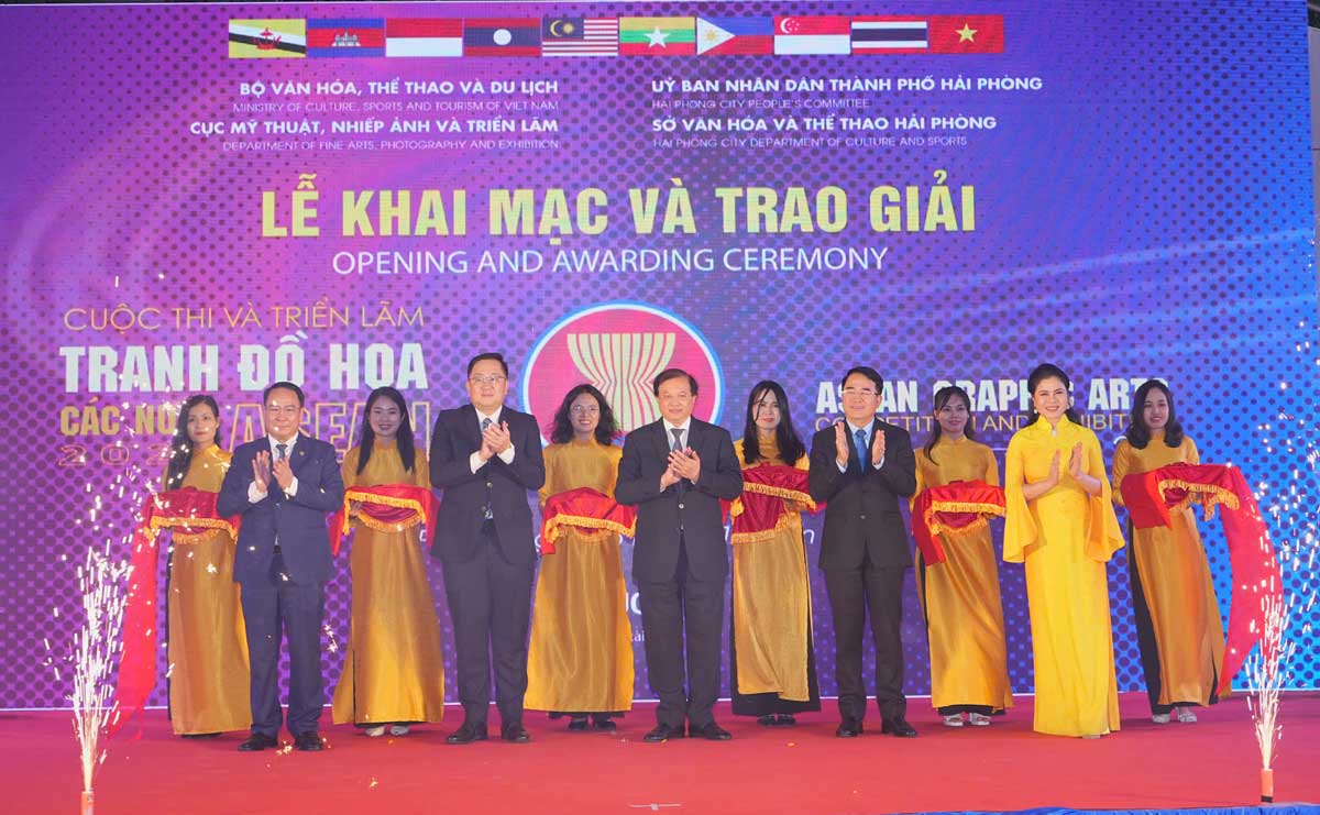Opening ceremony of the first ASEAN graphic art exhibition 2024 held in Hai Phong. Photo: Dam Thanh