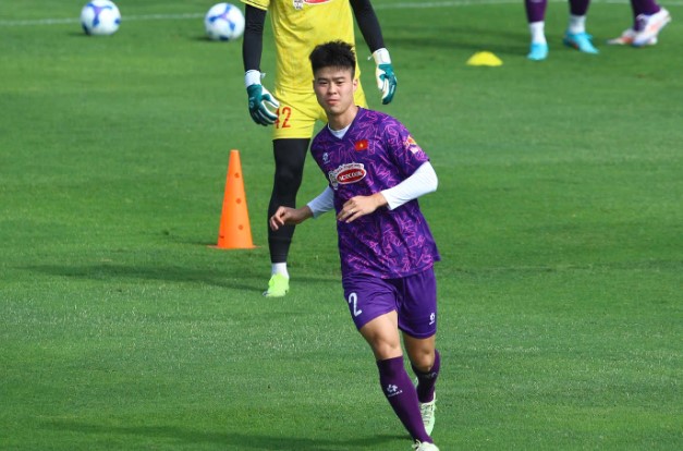 Defender Duy Manh will be the captain of the Vietnamese team at the AFF Cup 2024. Photo: Minh Dan