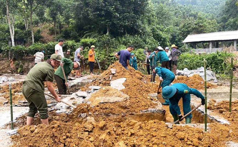 The government and local organizations in Ha Giang have helped people with labor, materials, and finances to remove temporary and dilapidated houses. Photo: Ha Linh.