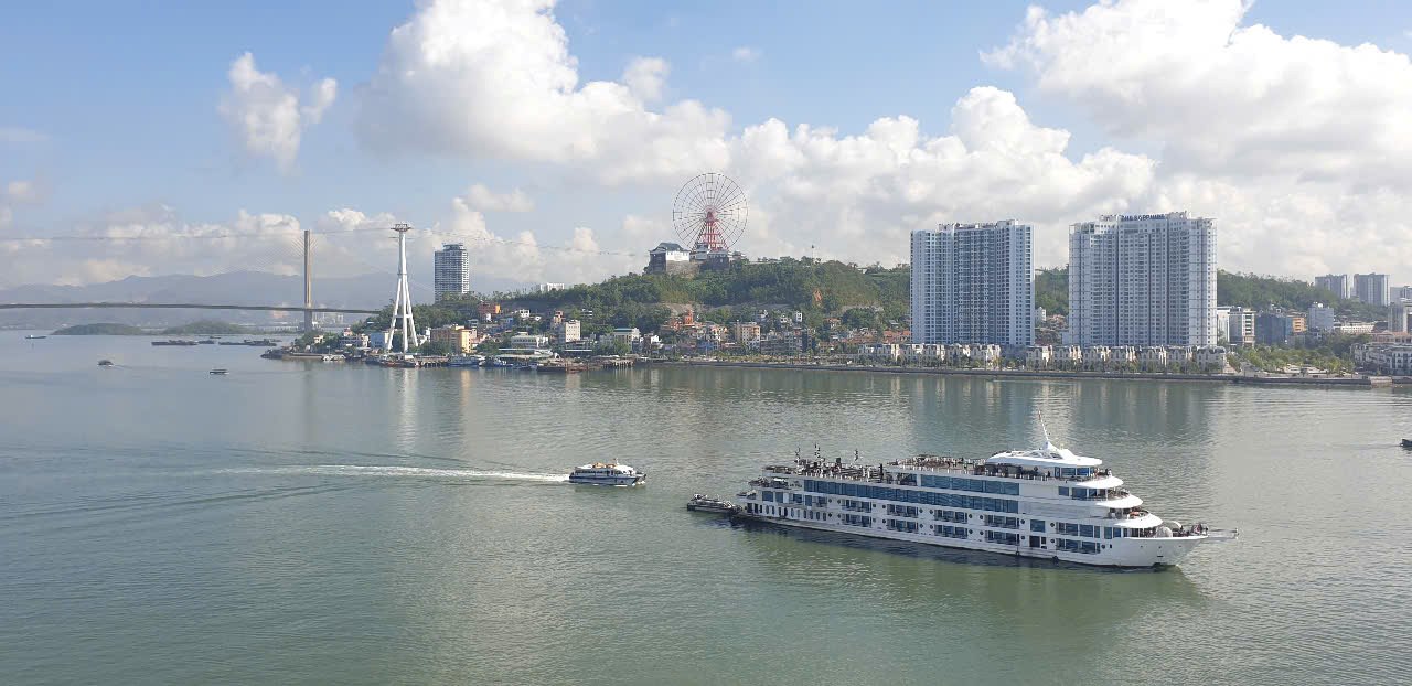 Cruise ship on Ha Long Bay. Photo: Nguyen Hung