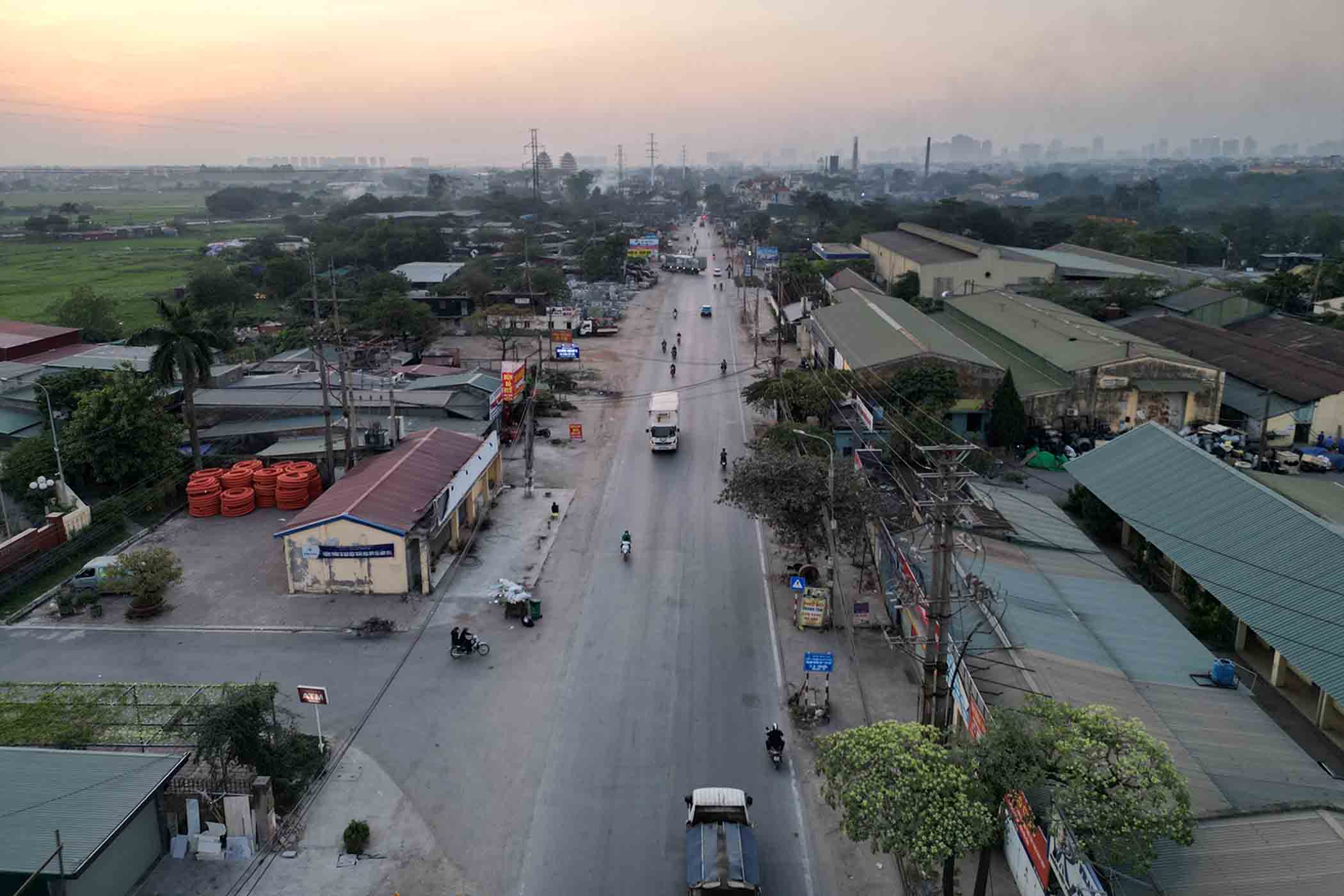 Provincial Road 70 through Thanh Tri District (Hanoi). Photo: Huu Chanh
