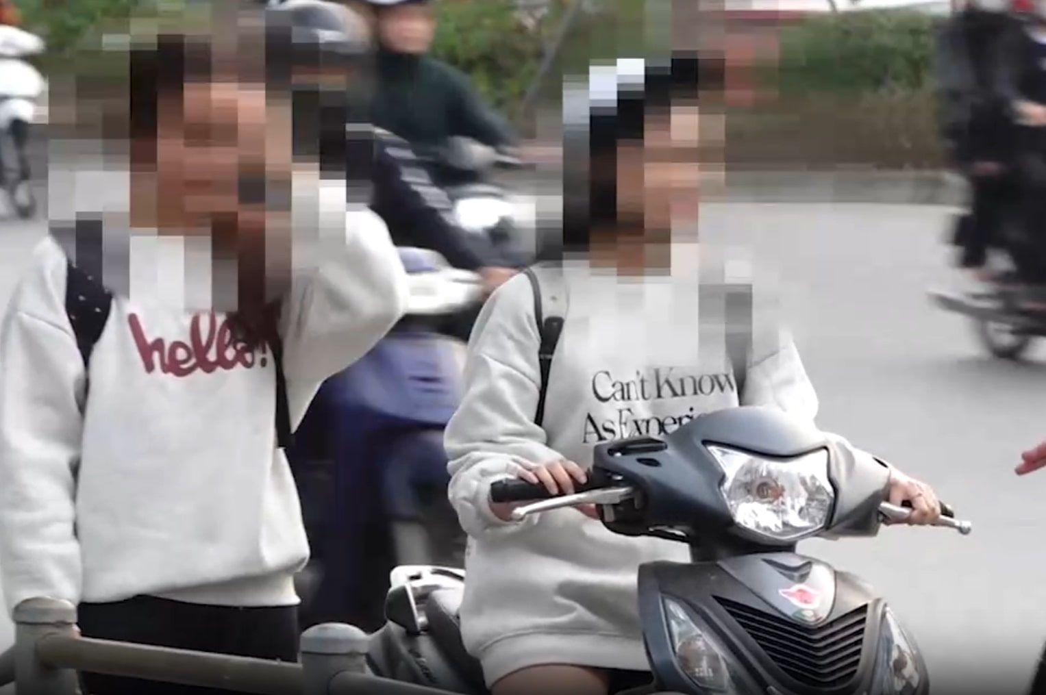 "Hurry and forget" - the common excuse when violating the law of not wearing a helmet
