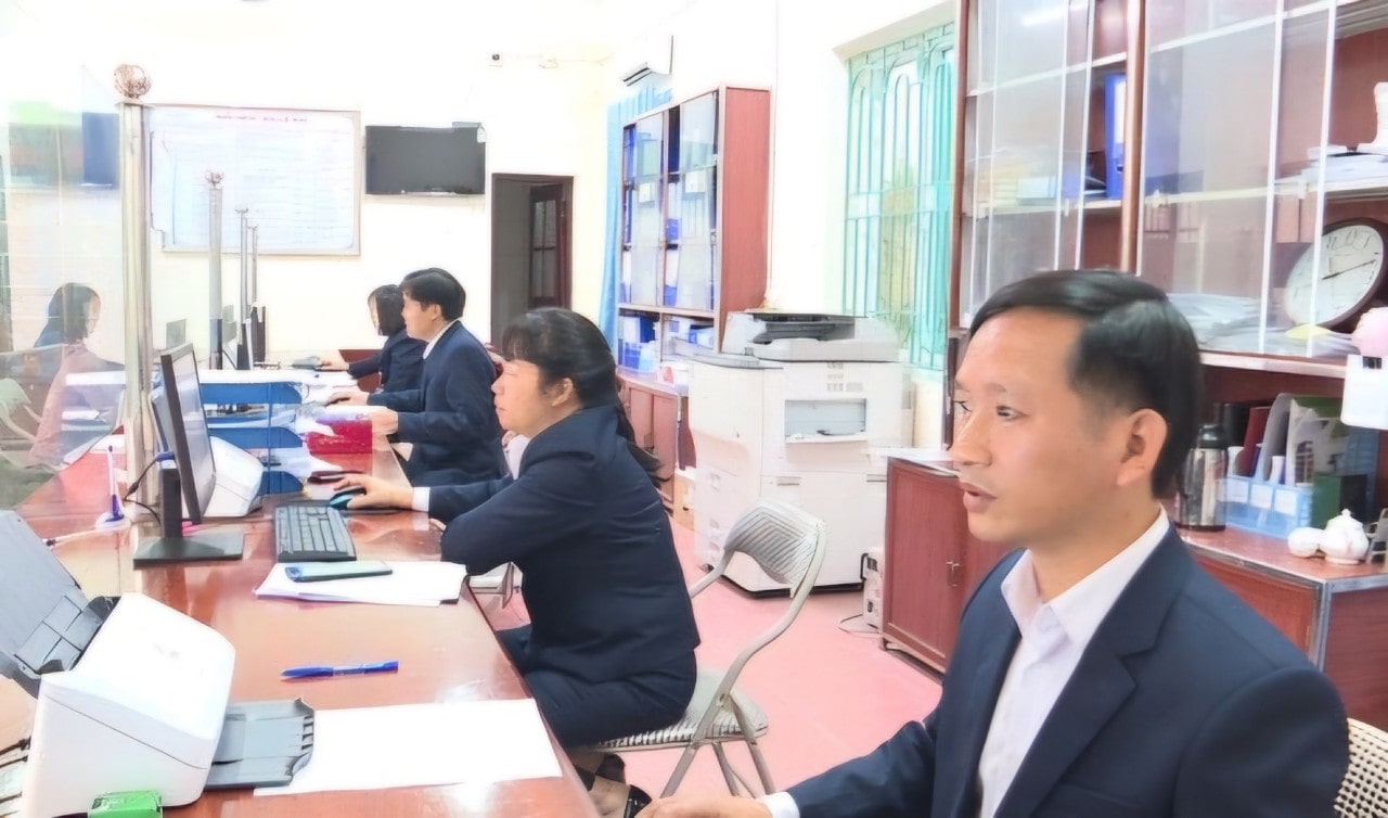 People are exempted from paying certain fees and charges in case of converting documents due to changes in administrative boundaries in Ninh Binh province from January 1, 2025.
