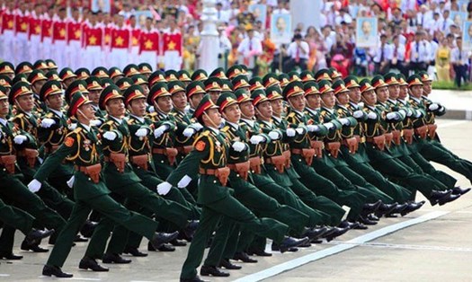 Chế độ nâng bậc lương trước thời hạn của 5 bảng lương mới cho cán bộ, lực lượng vũ trang. Ảnh: VGP
