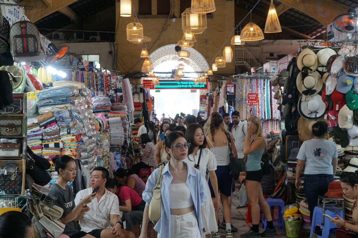 Tourists visit and explore Ho Chi Minh City. Photo: Thanh Chan