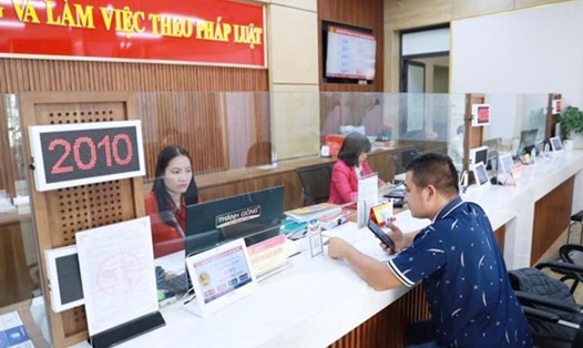 5 bảng lương mới khi cải cách tiền lương xây dựng trên yếu tố hoàn thiện chế độ nâng bậc lương thường xuyên. Ảnh: Hải Nguyễn