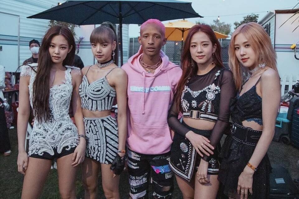 Blackpink chup hinh cung