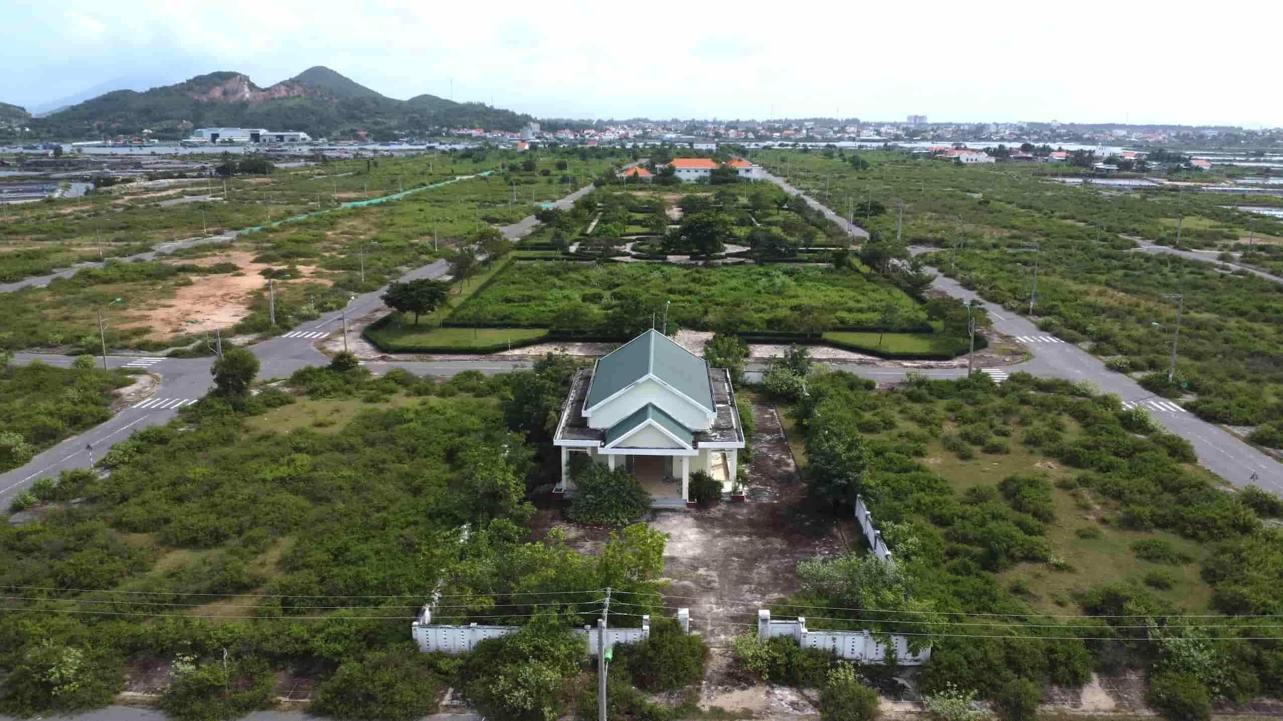 Resettlement area worth nearly 400 billion VND abandoned Photo: Huu Long