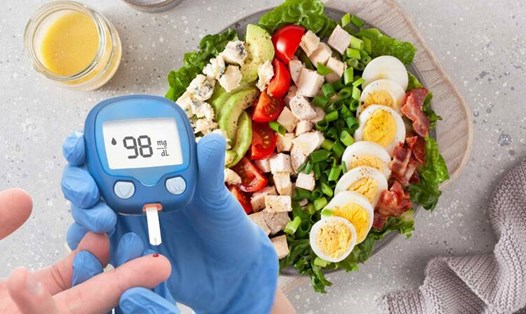 Thực phẩm chứa carb có ảnh hưởng đến đường huyết. Đồ họa: Hạ Mây