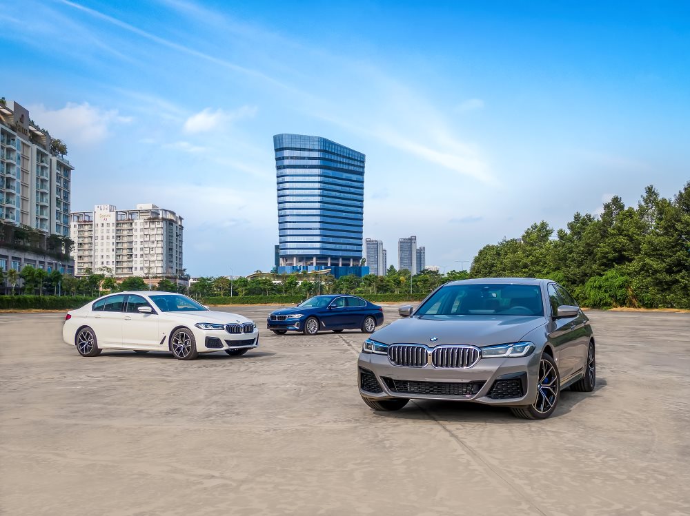 Christmas promotions up to over 300 million VND from BMW. Photo: BMW