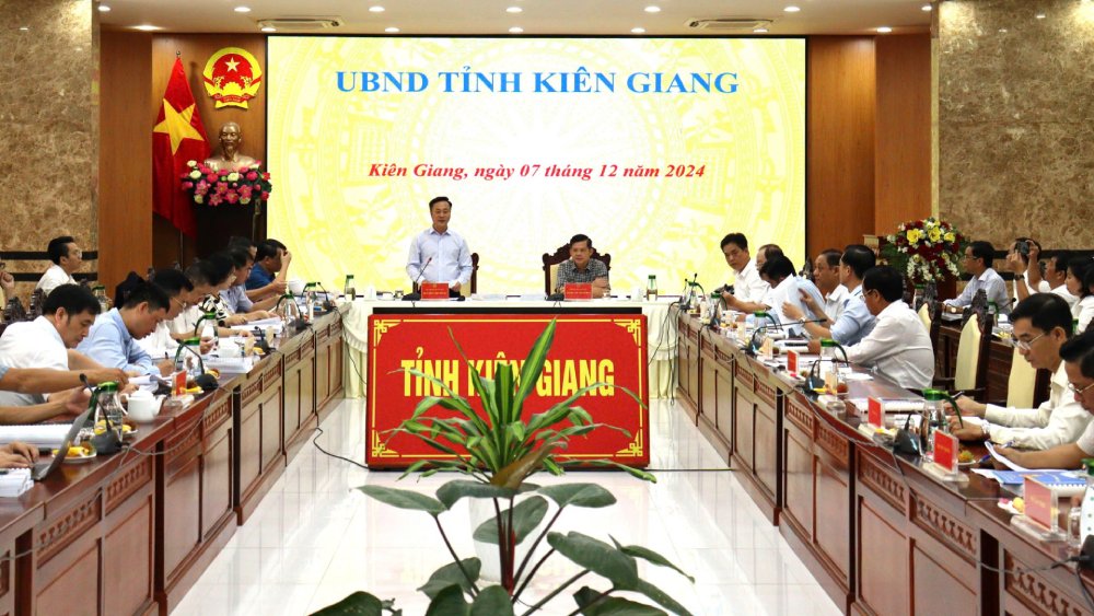 The working group surveyed and assessed the current status of urban development in Rach Gia City and Phu Quoc City. Photo: Ngoc Mai