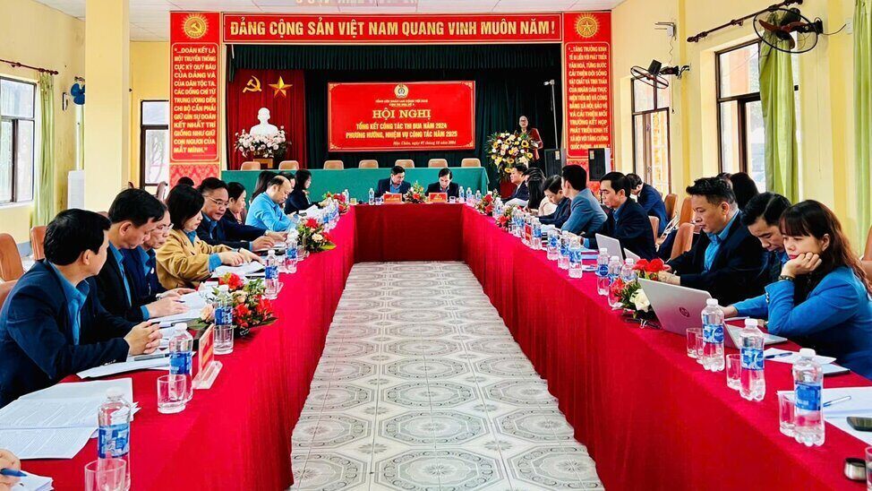 Emulation Cluster No. 4 - Confederation of Labor of the Northwestern Border Midlands and Mountainous Provinces held a conference to summarize emulation work in 2024. Photo: Minh Nguyen