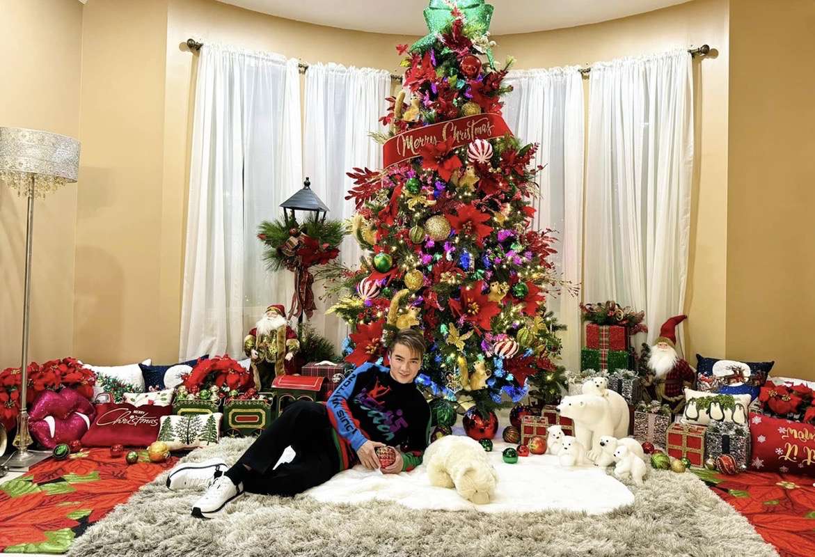 Dam Vinh Hung decorates for Christmas. Photo: Artist provided.