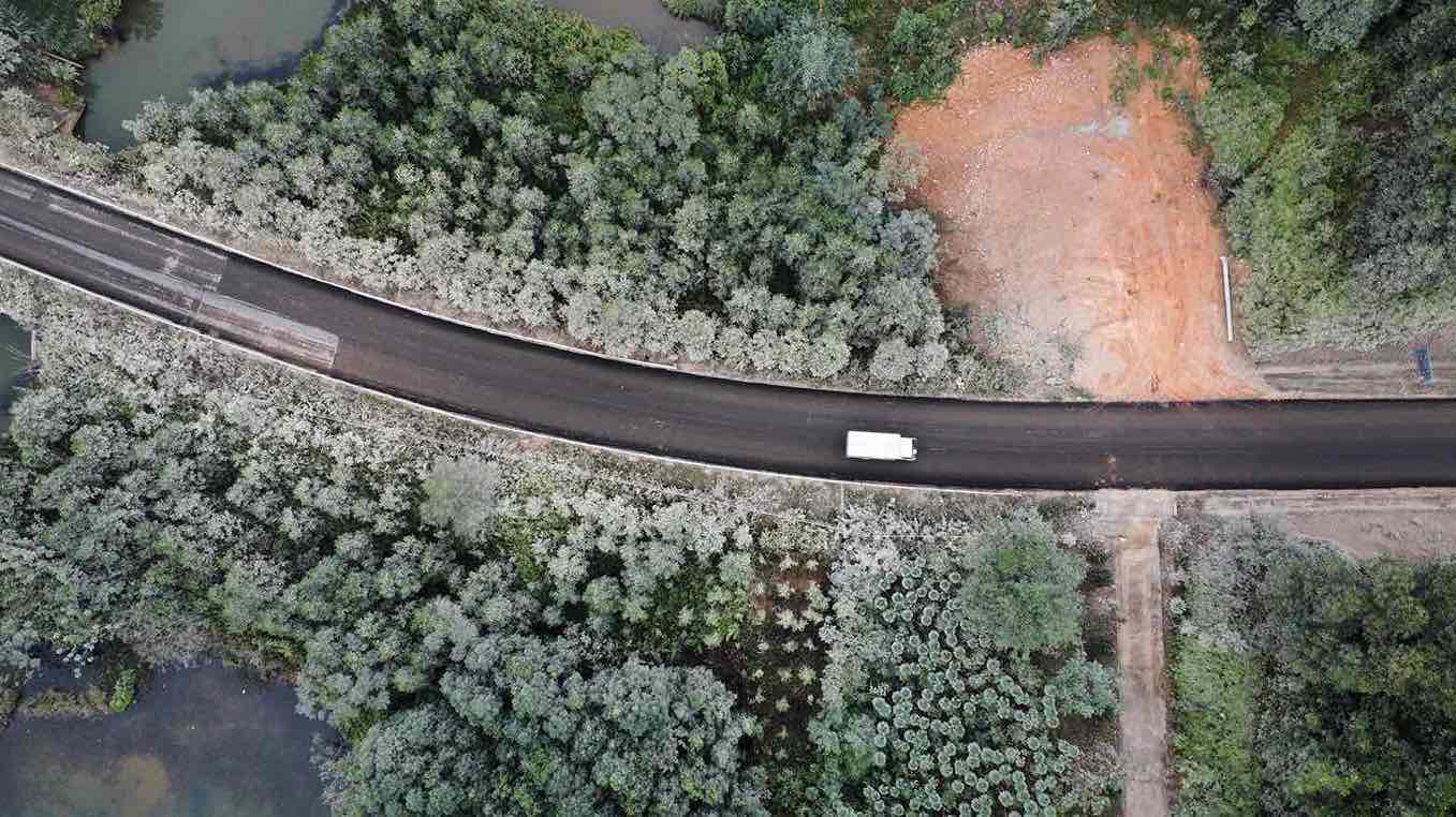 Tuyen duong duoc nang cap se bao dam an toan giao thong tren tuyen, phuc vu nhu cau di lai cua nguoi dan.